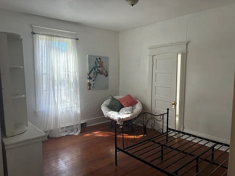 615 Mountain Ave SW #2 — Photo 4