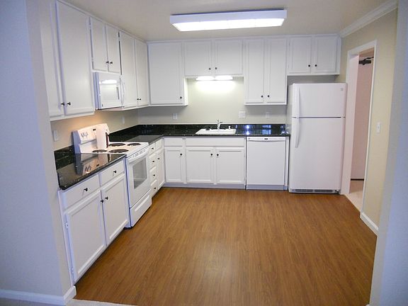 2nd image of 550 S Van Ness Ave APT 101