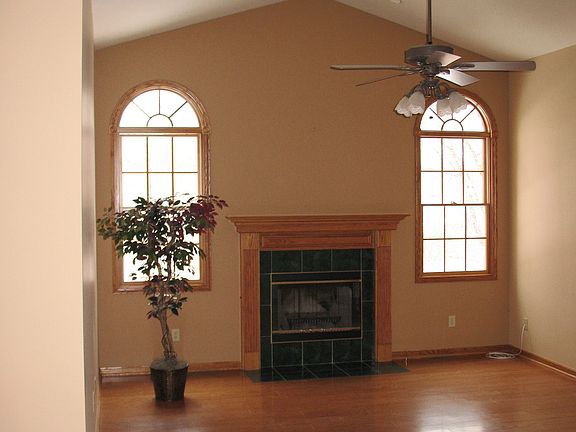 Living Room w/fireplace and ceiling fan