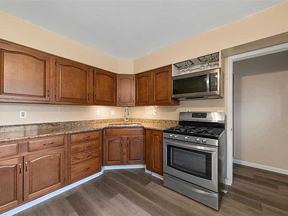 5th image of 708 Village Square Dr