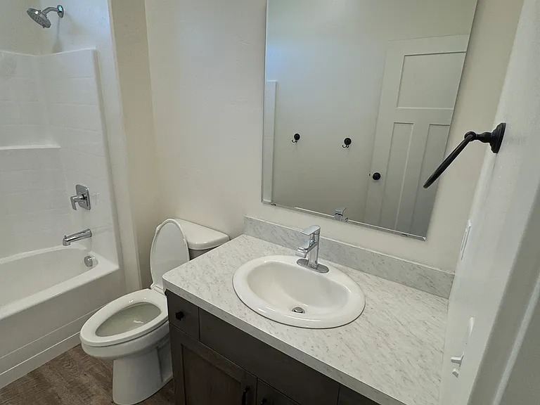 1116 Jade Dr — Photo 7