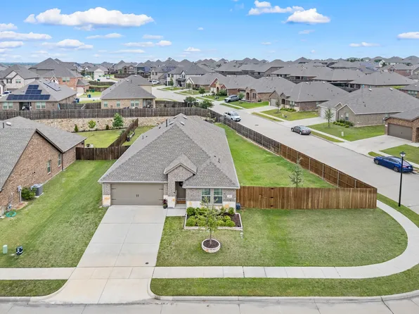 510 Royal Pine Dr, Fate, TX 75087