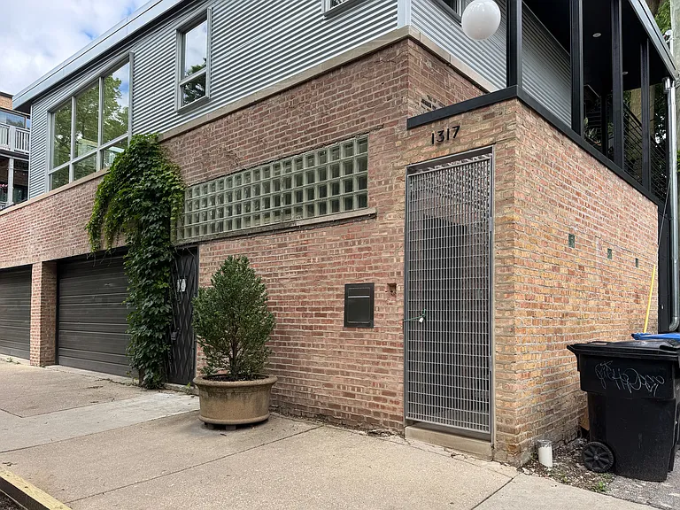 1317 N Leavitt St — Photo 24