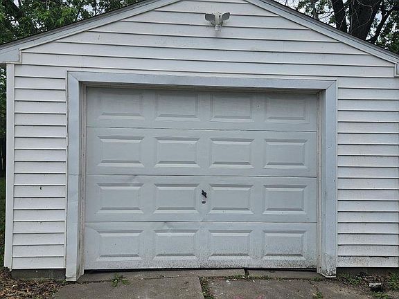 3rd image of 1614 Albia Rd