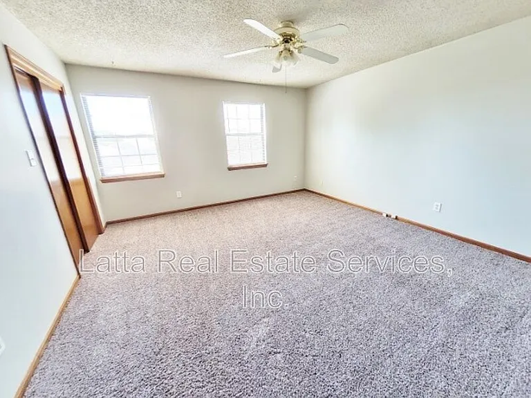 410 NW 3rd St — Photo 7