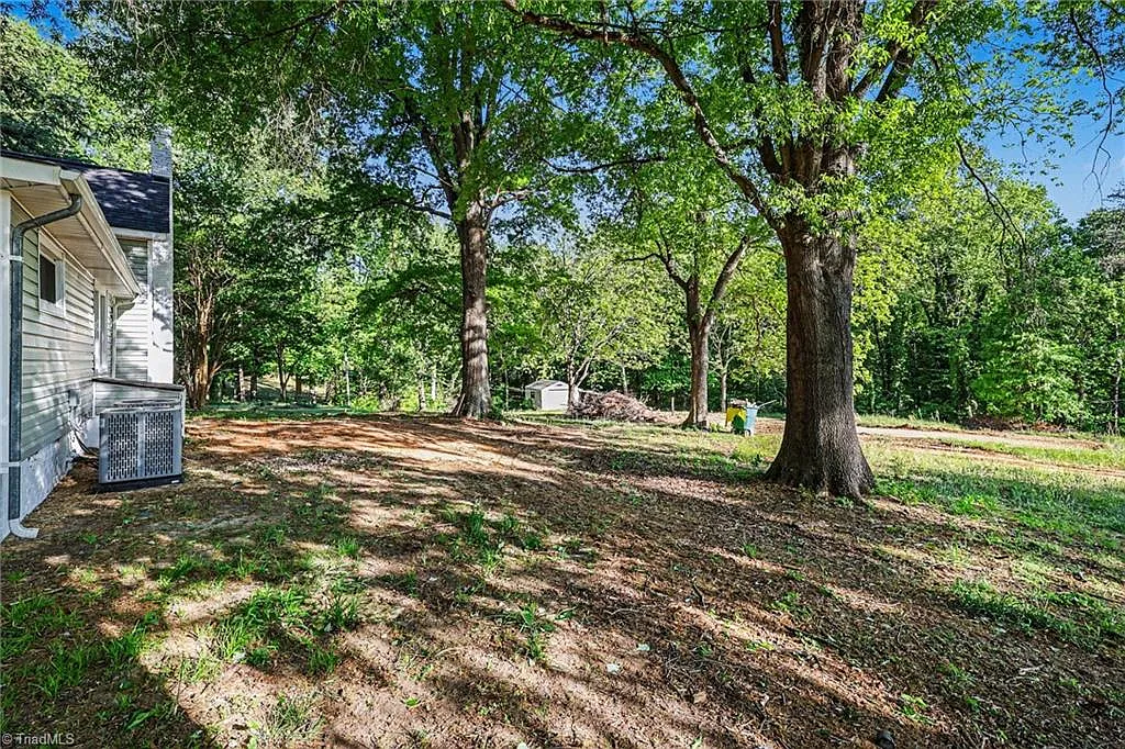 4 bed, 2340 sqft, $1,795 — Photo 2