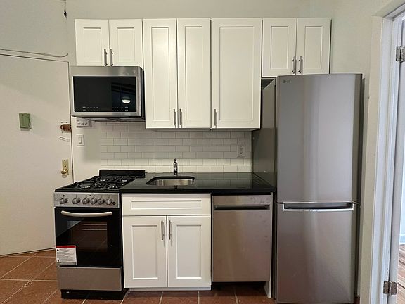 4th image of 117 Christopher St APT 12