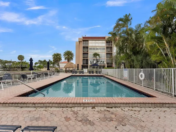 2101 Atlantic Shores Blvd APT 201, Hallandale, FL 33009