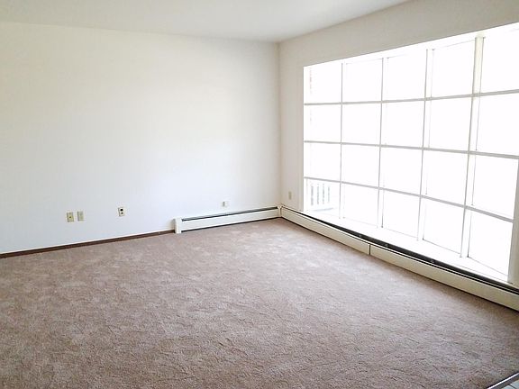 2nd image of 220 Williamsburg Dr APT 8