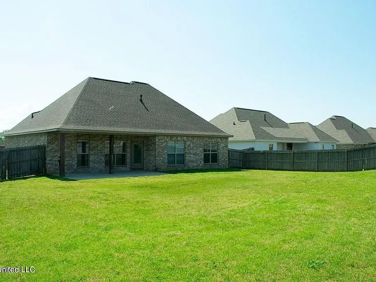 216 Buttonwood Ln — Photo 22