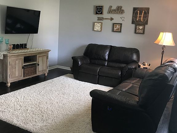 3rd image of 9000 Ash Dr