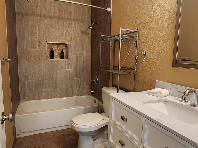 801 W Hollywood Ave — Photo 8