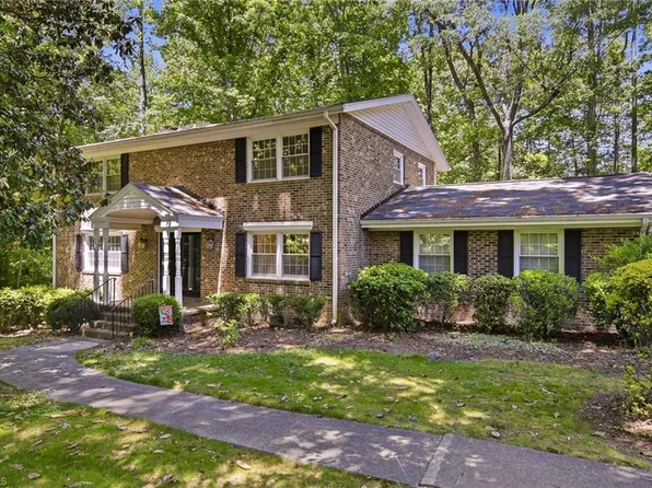 2621 W Woodlyn Way, Greensboro, NC 27407