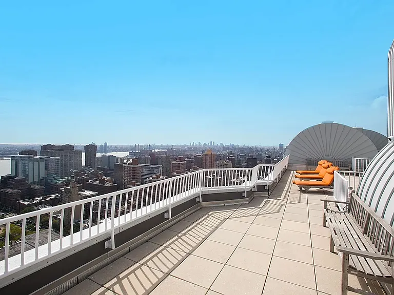 200 E 32nd St #35E — Photo 17
