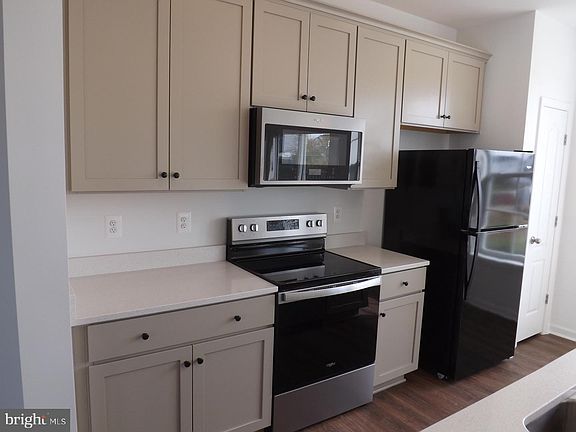 3rd image of 26 Kirby Ct