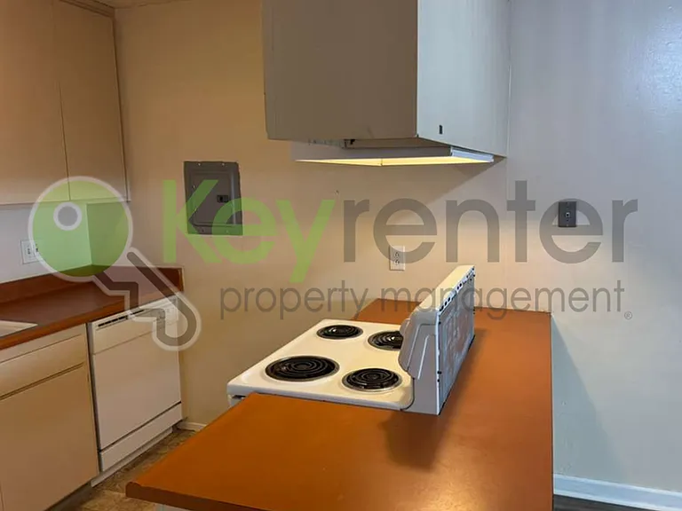 2515 H St #5 — Photo 14