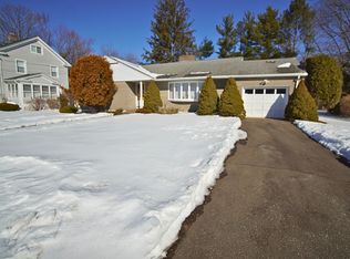 30 Day Spring Ave, Hamden, CT 06518
