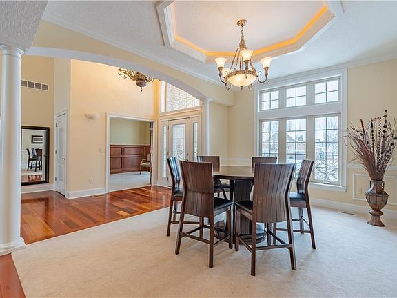 3rd image of 3664 Torrey Pines Dr