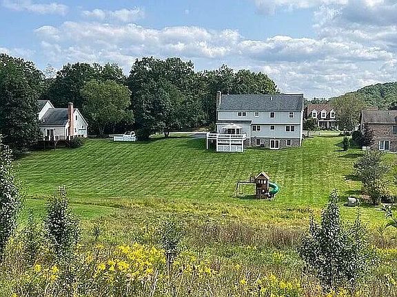4th image of 445 Lamplighter Dr