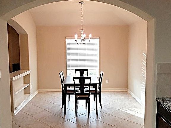 5th image of 404 Carol Dr