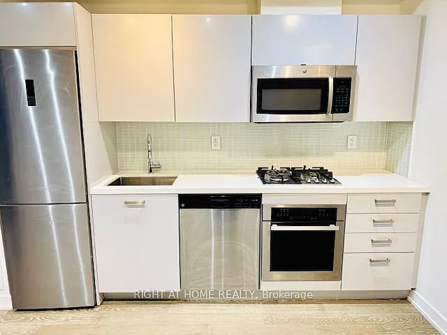 39 Brant St #304 — Photo 11
