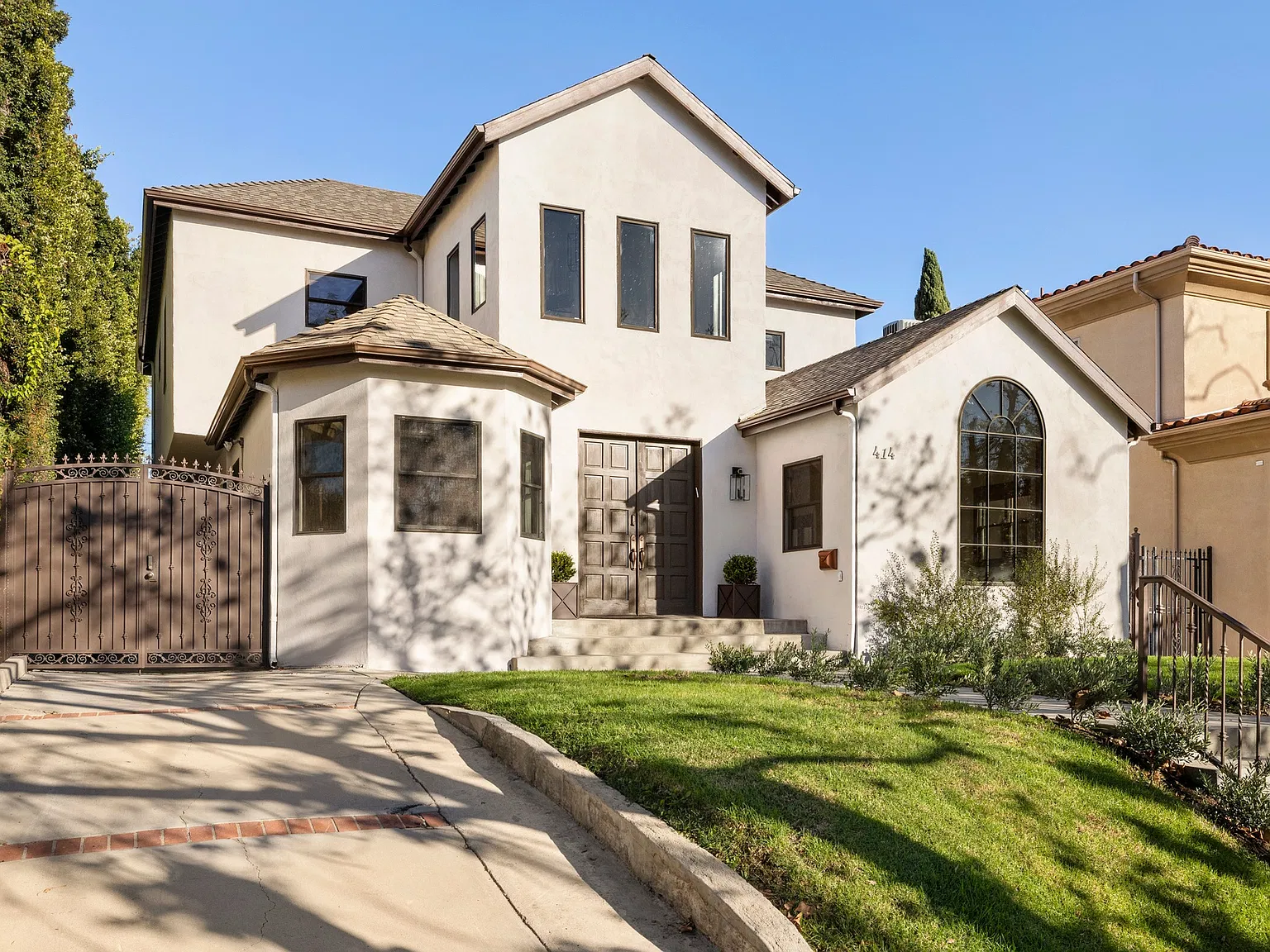 5 bed, 4.5 bath, 3270 sqft, $12,000 — Photo 2