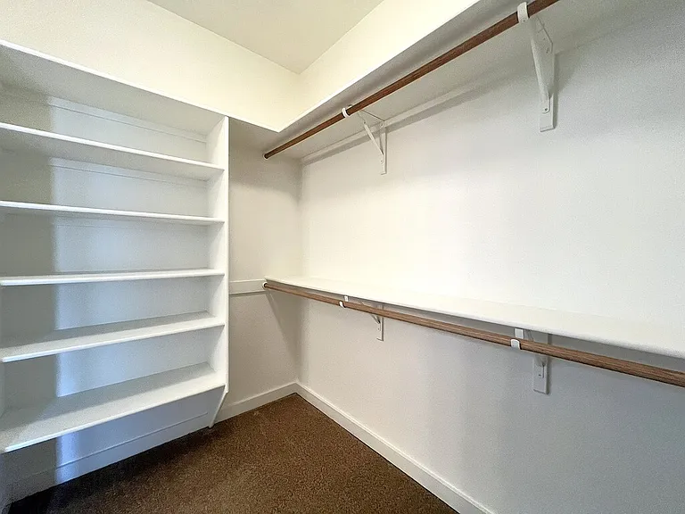 717 W Claire St — Photo 35