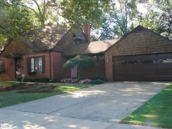 262 E 324th St, Eastlake, OH 44095