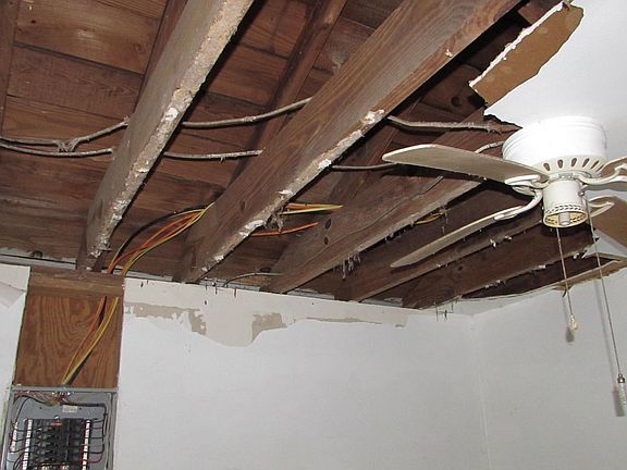 5th image of 3001 Hewes Ave