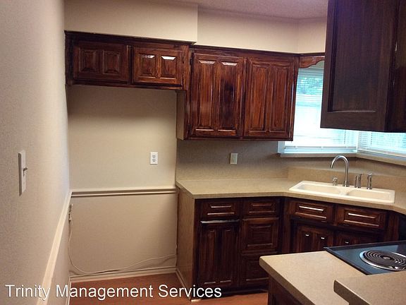 2nd image of 209 Camelot Dr