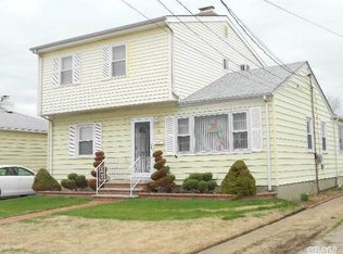24 Overton St, Freeport, NY 11520