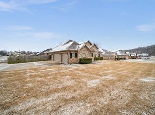 200 Pebble Beach Dr, Cave Springs, AR 72718