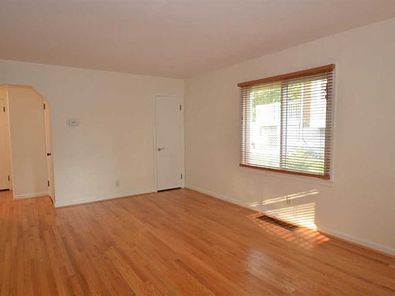 4th image of 3056 Taylor Ave