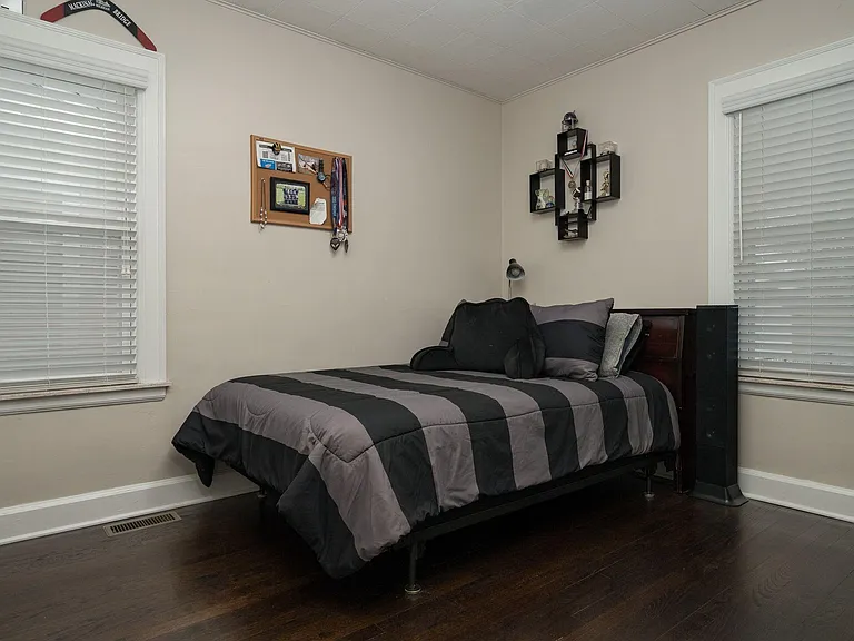 23128 Olmstead St — Photo 22