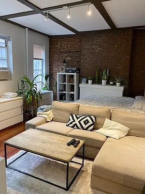 Rented by Sky Management | media 17