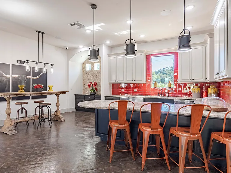 Community Kitchen and Dining