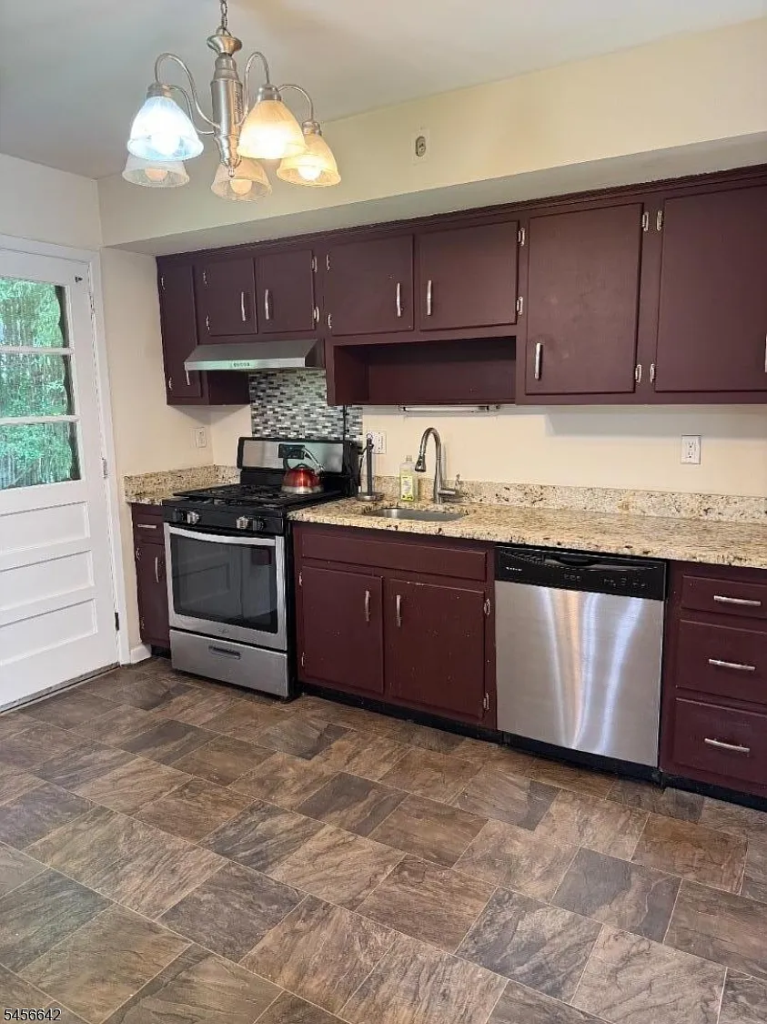 3 bed, 2.0 bath, $4,250 — Photo 3