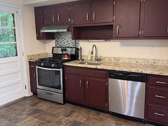 3rd image of 403 Longview Ct