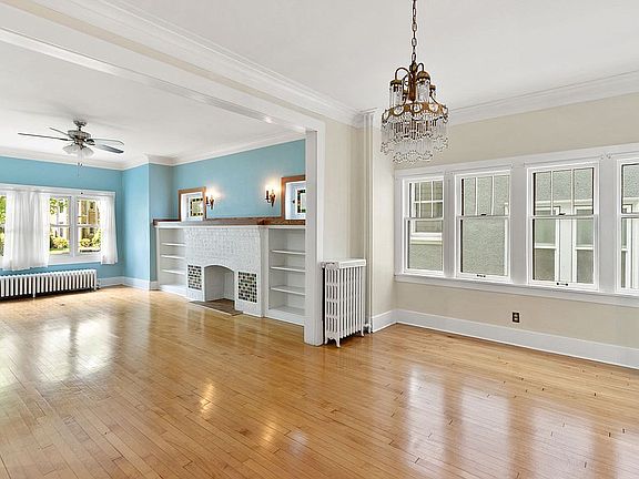4th image of 2427 E Stratford Ct