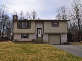 180 Center Dr, Blakeslee, PA 18610