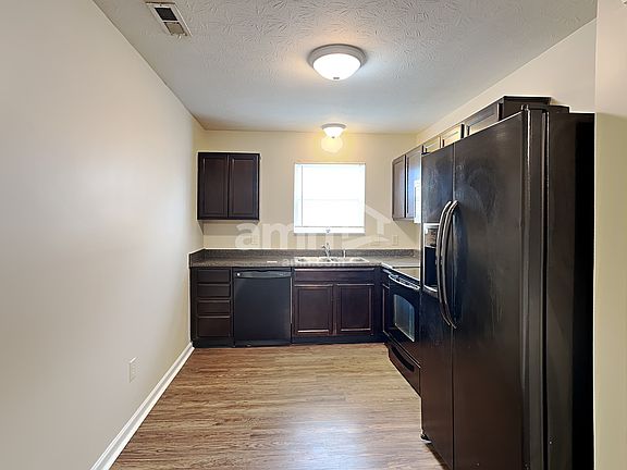 3rd image of 606 Cross Wind Dr