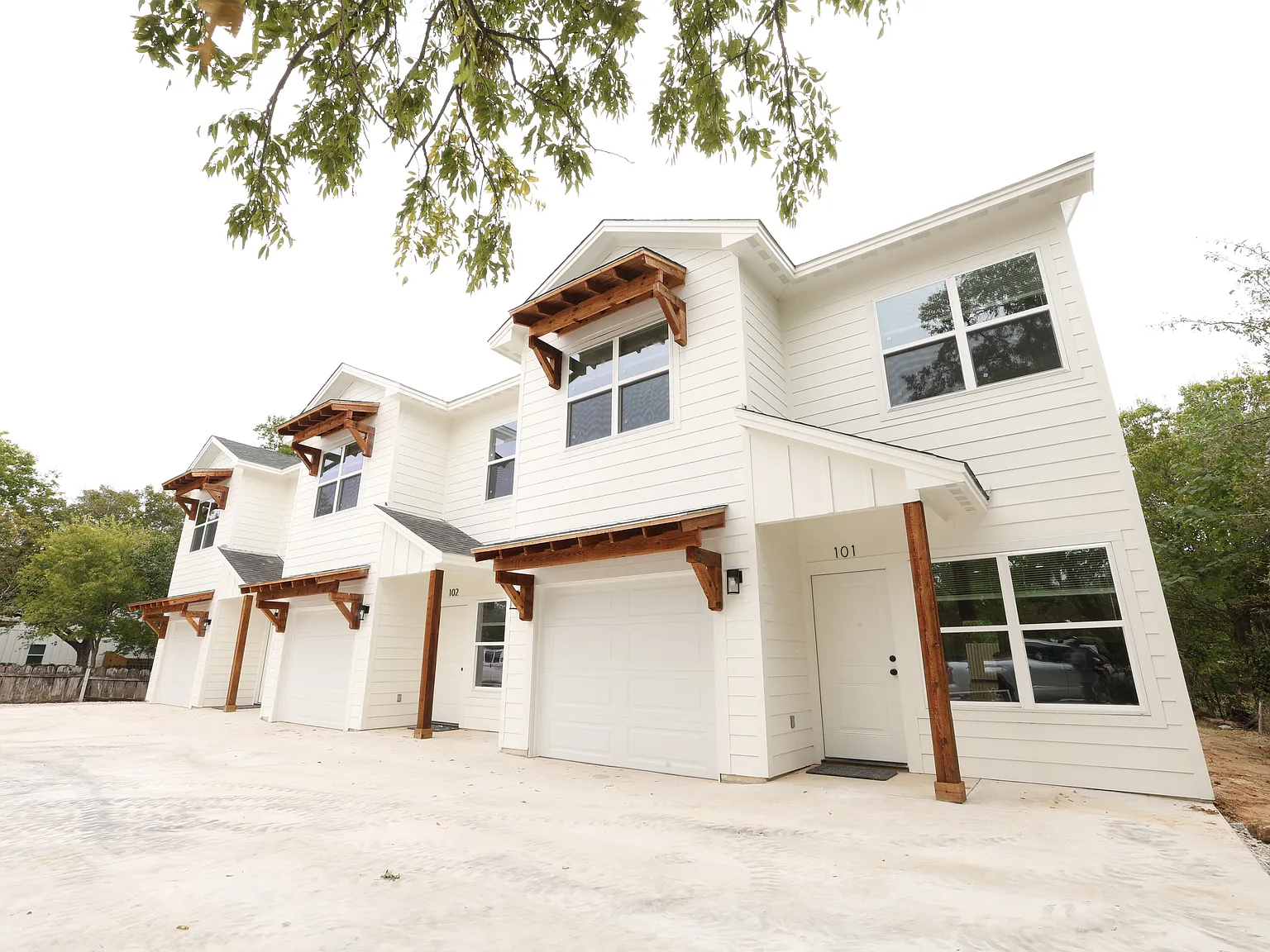 3 bed, 2.5 bath, 1377 sqft, $1,900 — Photo 3