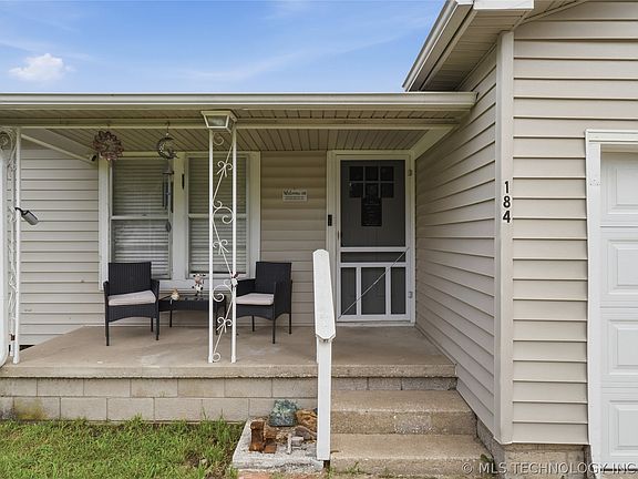 3rd image of 184 Greenbriar Cir