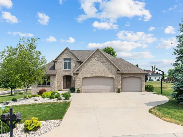N1525 Stone Bluff Ln, Greenville, WI 54942