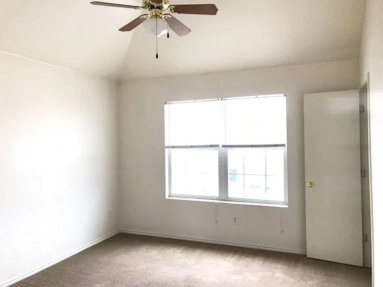1905 Monte Carlo Ln — Photo 13