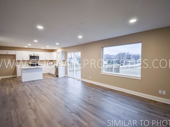 3rd image of 1006 Linden St