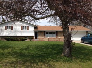 1058 Carol Rd, Bowling Green, OH 43402