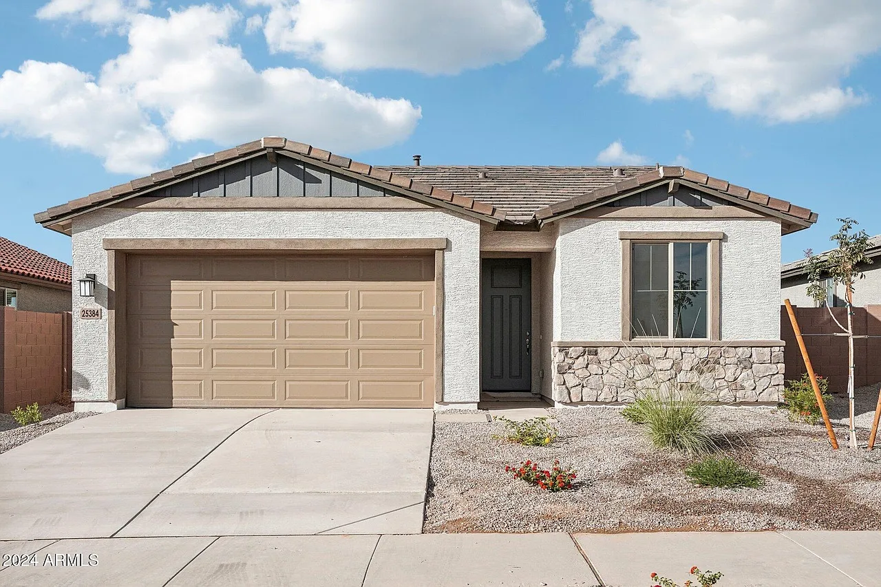 4 bed, 2.5 bath, 1837 sqft, $2,000 — Photo 1