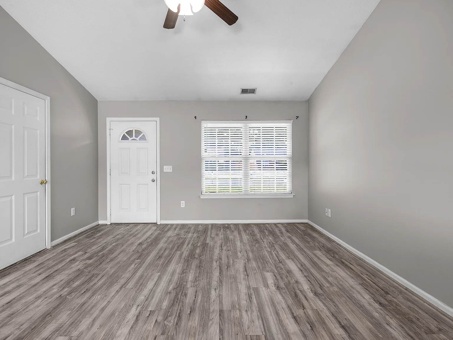3 bed, 1031 sqft, $1,950 — Photo 3