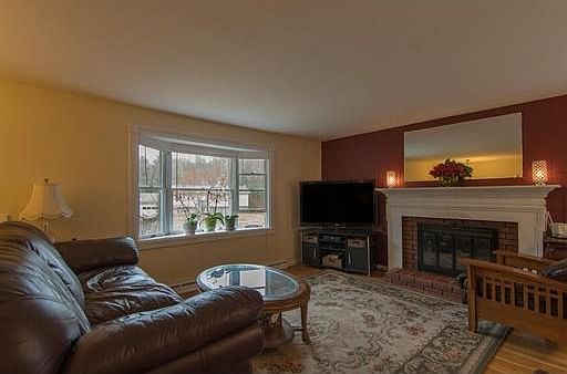5th image of 66 Stratford Ave